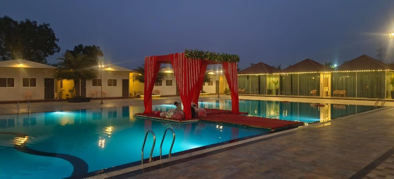 Vss Lawns & Resorts Llp Shahada エクステリア 写真