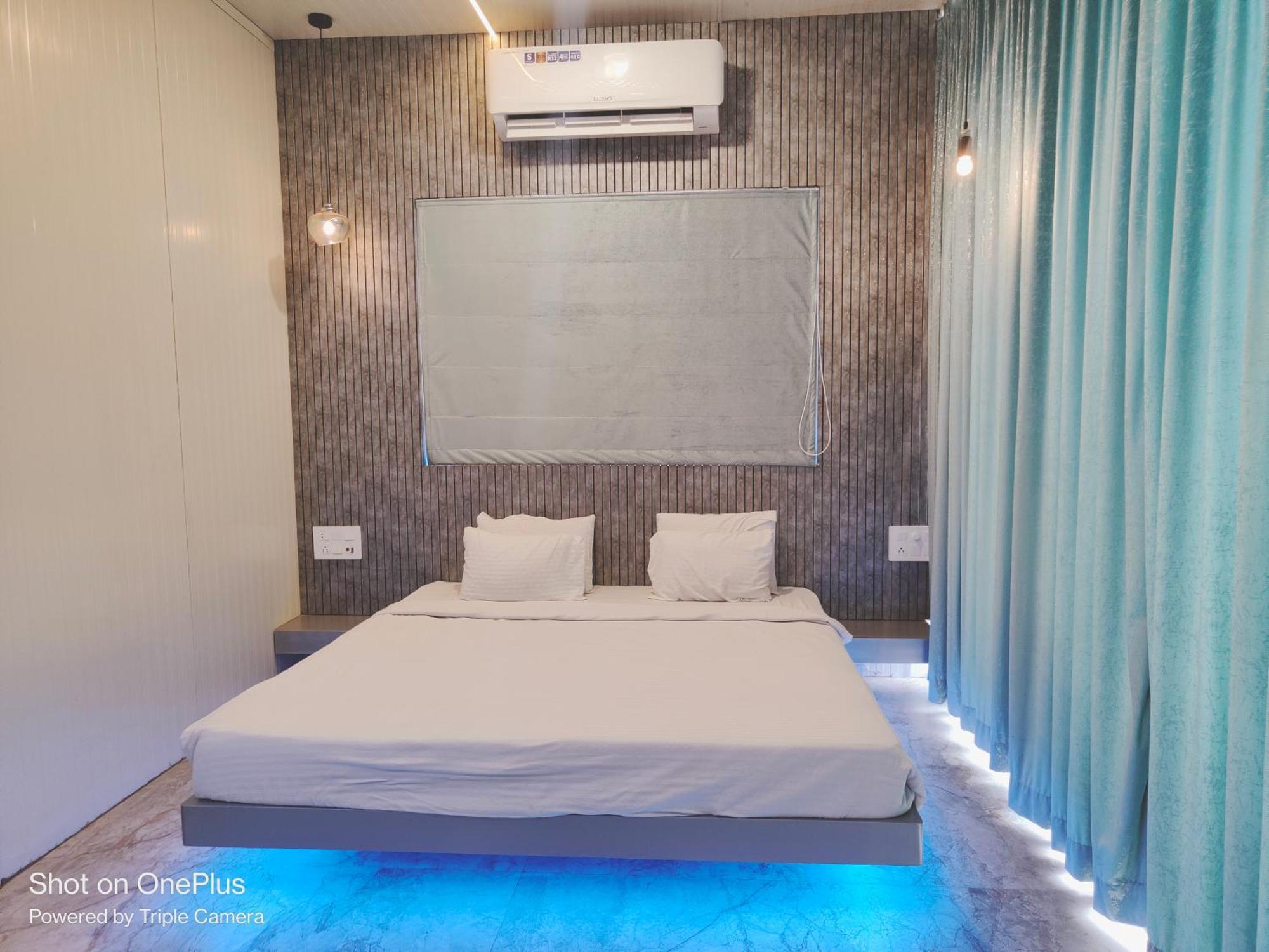 Vss Lawns & Resorts Llp Shahada エクステリア 写真